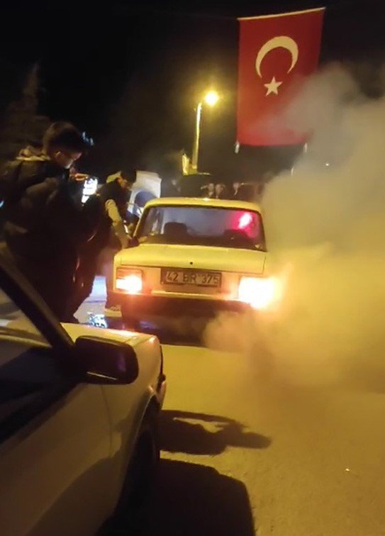 Asker Eğlencesinde Tam Gaz Lastik Yaktı