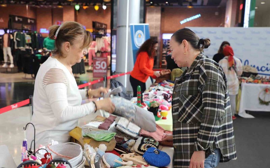 Akdenizli Kadınlar Hem Üretiyor Hem Kazanıyor