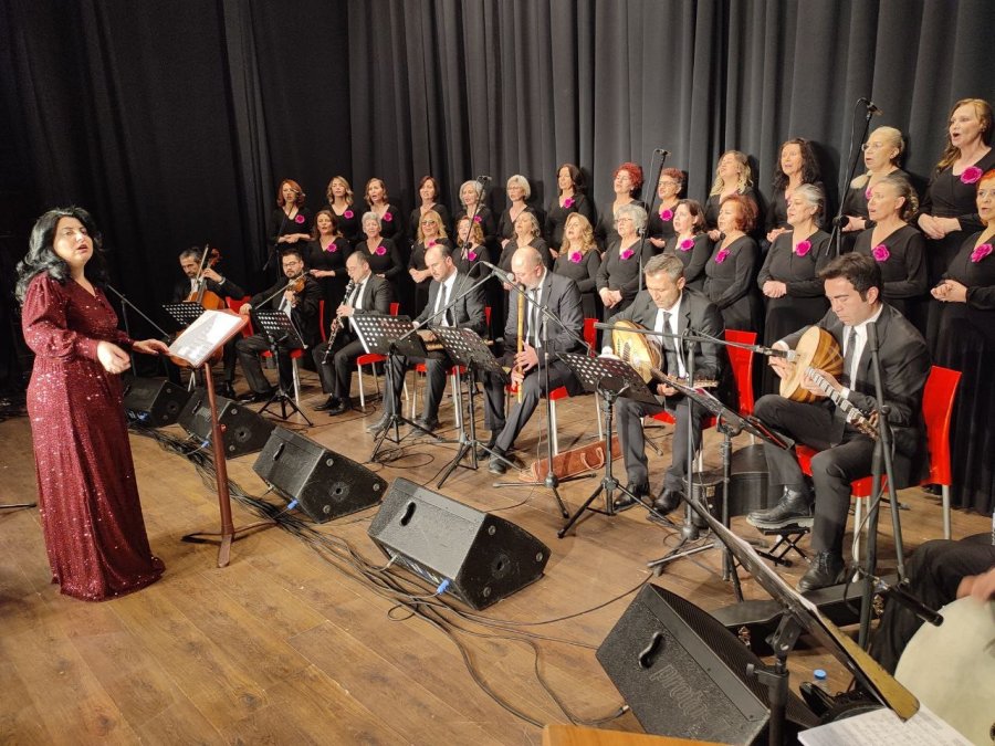 Güllerin Sesi Kadınlar Korosu Konseri