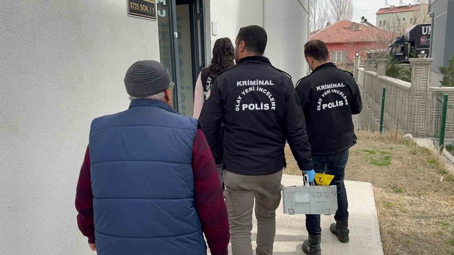 Cam Balkon Ustası Montaj Yaparken 3 Kattan Düşerek Ağır Yaralandı