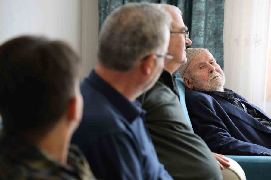 102 Yaşında 5 Çocuğu 55 Torunu Var