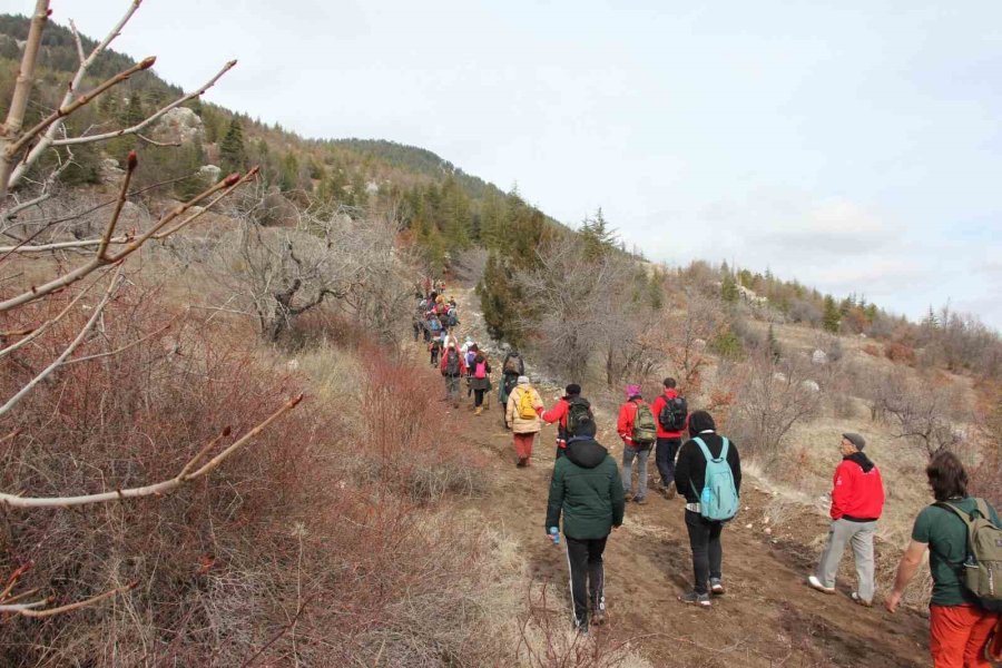 Kar Şenliğinde Dağda Kar Bulamadılar