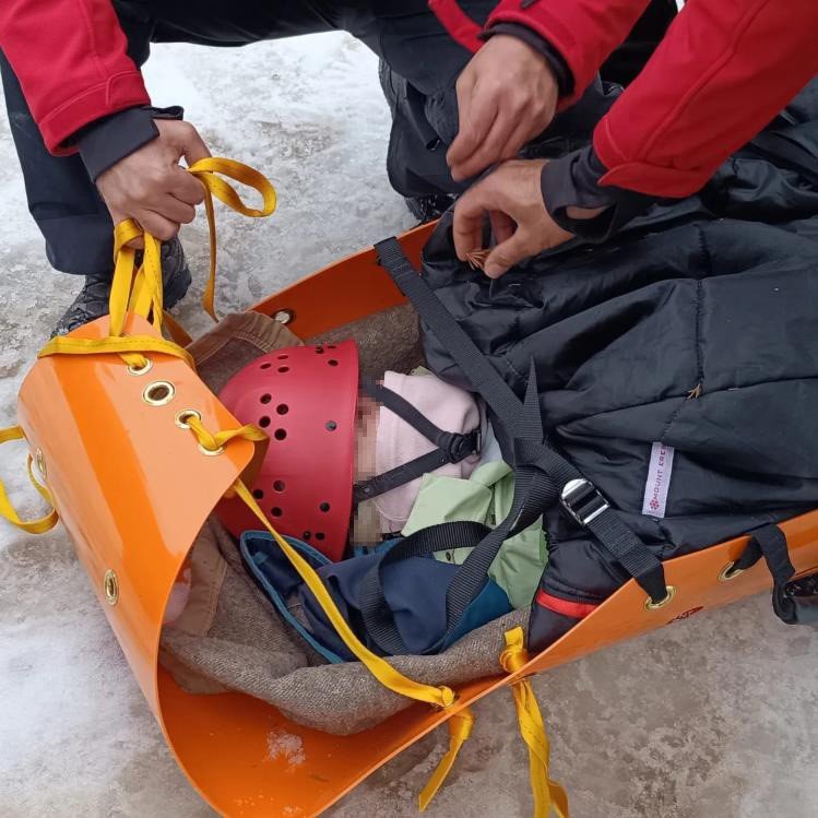 Aladağlar’da Tırmanış Yaparken Düşen Dağcı Yaralandı