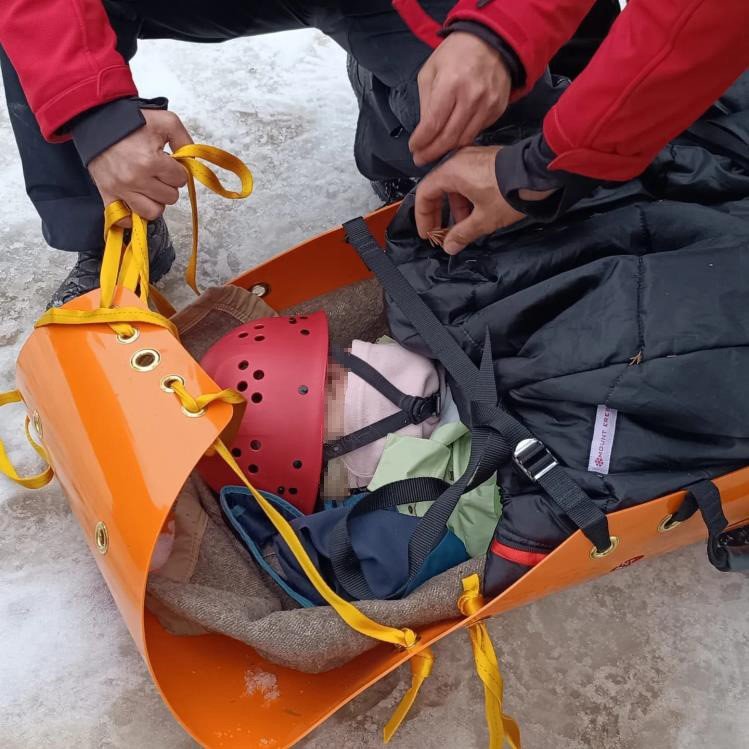 Aladağlar’da Tırmanış Yaparken Düşen Dağcı Yaralandı