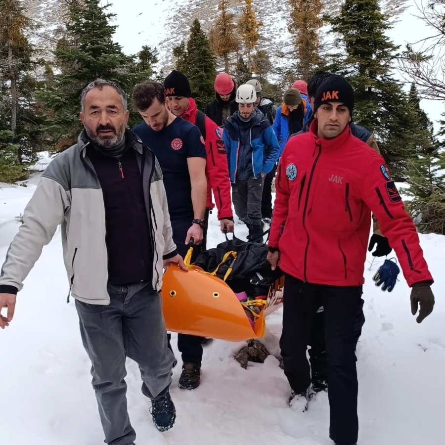 Aladağlar’da Tırmanış Yaparken Düşen Dağcı Yaralandı