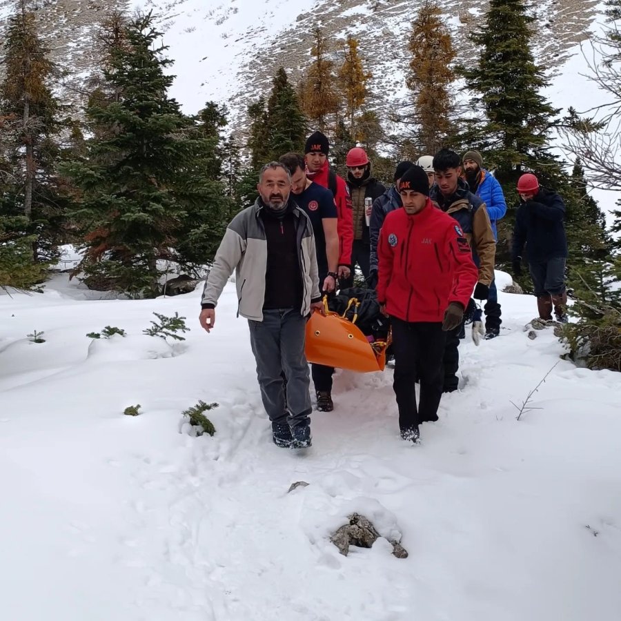 Aladağlar’da Tırmanış Yaparken Düşen Dağcı Yaralandı