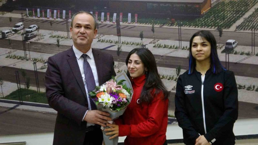 Avrupa Rekoru Kırarak 3 Altın Madalya Kazanan Milli Halterciler Konya’da