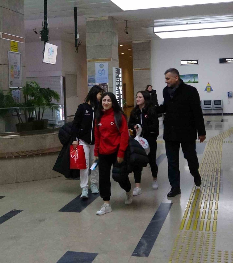 Avrupa Rekoru Kırarak 3 Altın Madalya Kazanan Milli Halterciler Konya’da