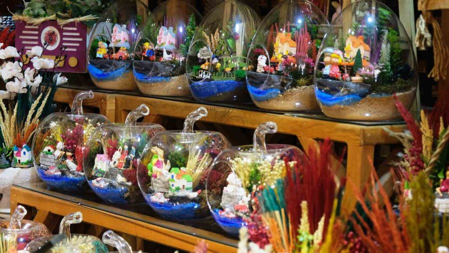 Sevgililer Gününde Seven Sevdiğine Çiçek Yolluyor