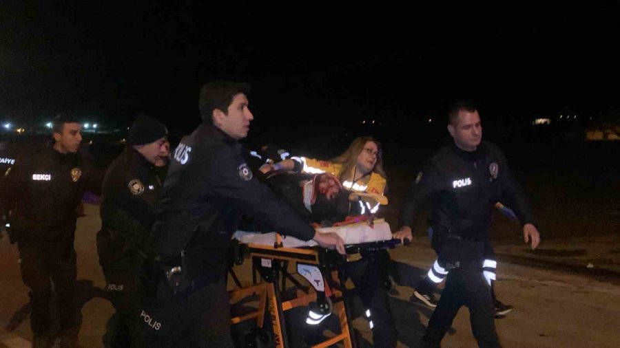 Otomobille Çarpışan Ambulans Devrildi: 5 Yaralı