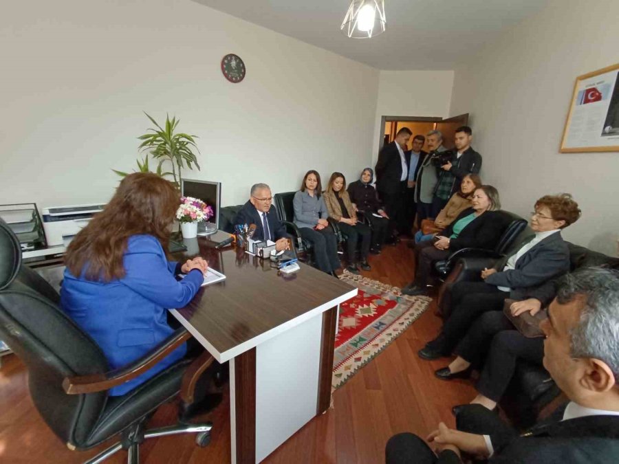 Başkan Büyükkılıç’tan Umut Çınarı Ve Çocuk Koruma Derneği’ne Ziyaret