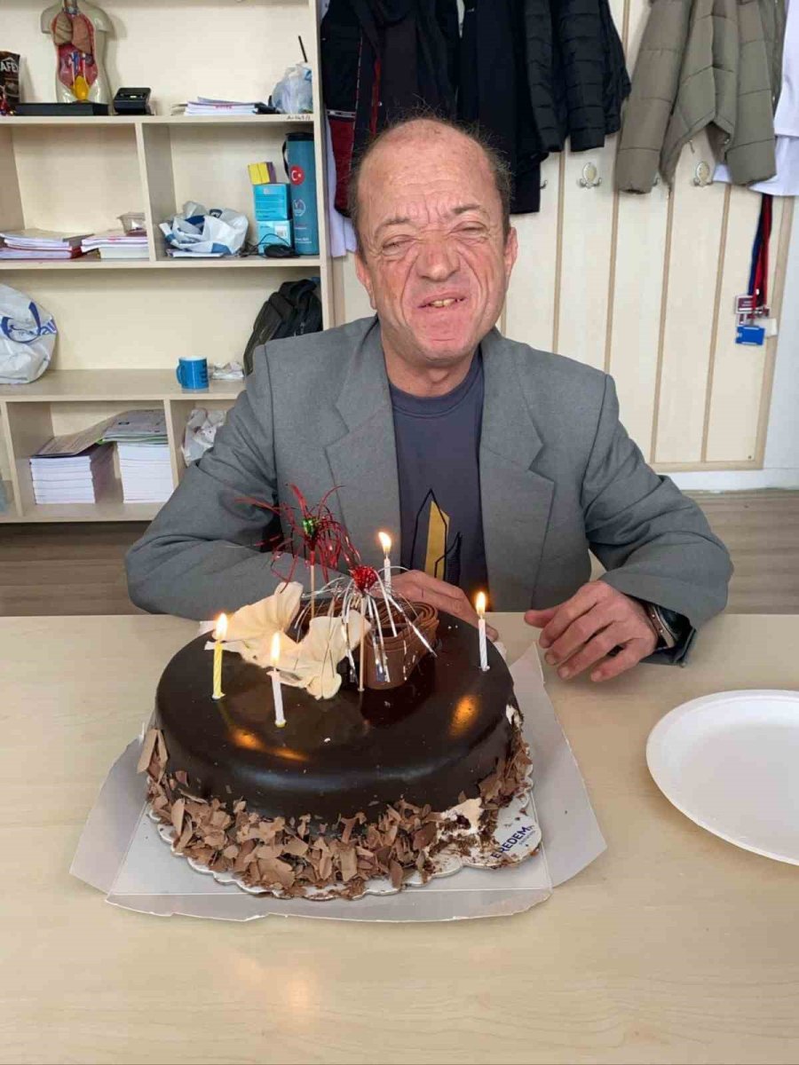 Görme Engelli Öğretmene Doğrum Günü Sürprizi