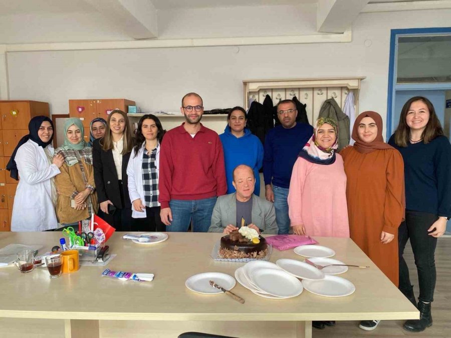 Görme Engelli Öğretmene Doğrum Günü Sürprizi