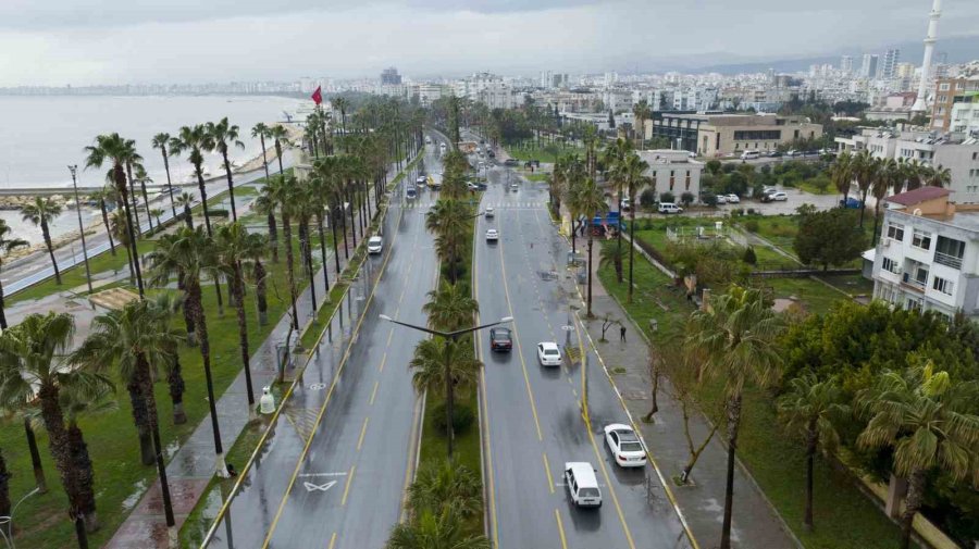 Mersin’de Belediye Ekipleri Yağış Dolayısıyla Teyakkuzda