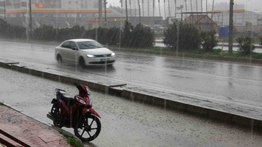 Mersin’de Dolu, Hortum Ve Sağanak Yağış Etkili Oldu