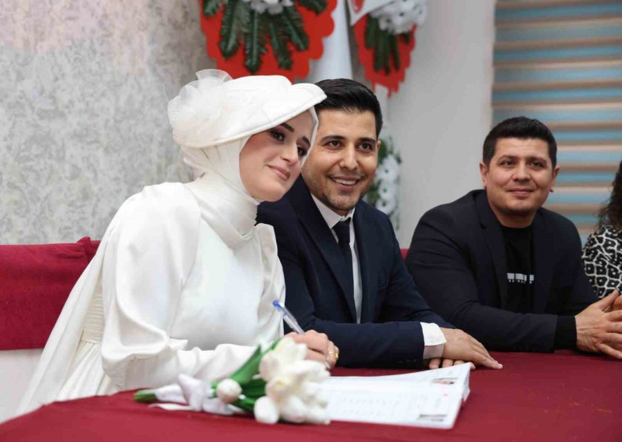 Toroslar İlçesinde Sevgililer Günü’nde 22 Nikah Kıyıldı