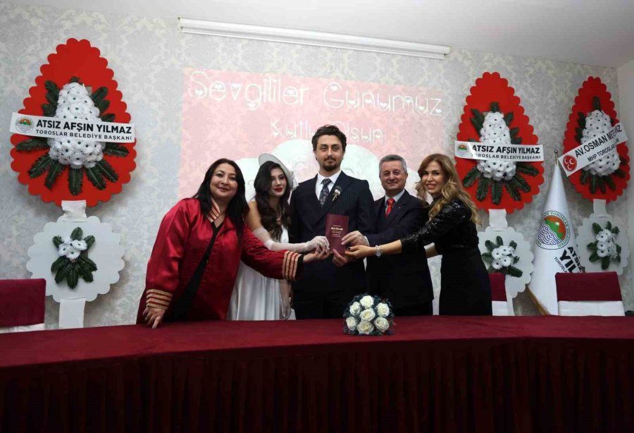 Toroslar İlçesinde Sevgililer Günü’nde 22 Nikah Kıyıldı
