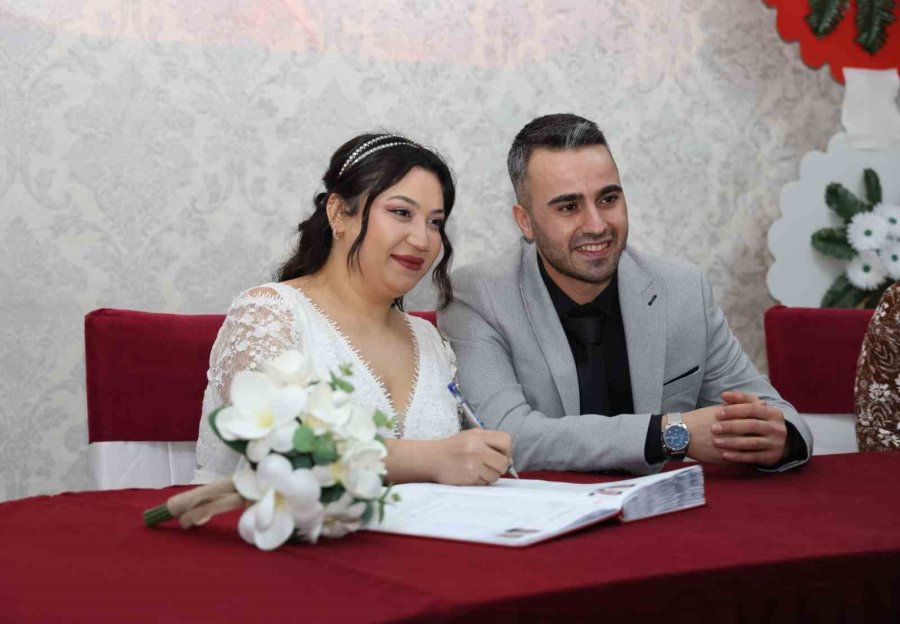 Toroslar İlçesinde Sevgililer Günü’nde 22 Nikah Kıyıldı
