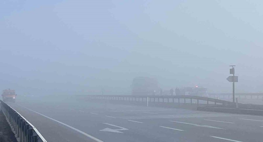 Yoğun Sis Kazaları Beraberinde Getirdi