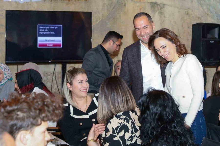 Başkan Özdemir, Güzellik Merkezi İşletmecileri Ve Bayan Kuaförlerini Ağırladı