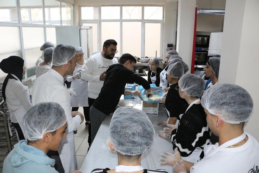 Niğde’de Çocuk Bakım Kuruluşlarında Kalan Çocuklar Hünerlerini Sergiledi.