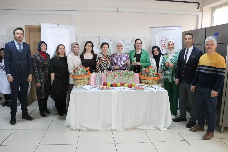 Niğde’de Çocuk Bakım Kuruluşlarında Kalan Çocuklar Hünerlerini Sergiledi.