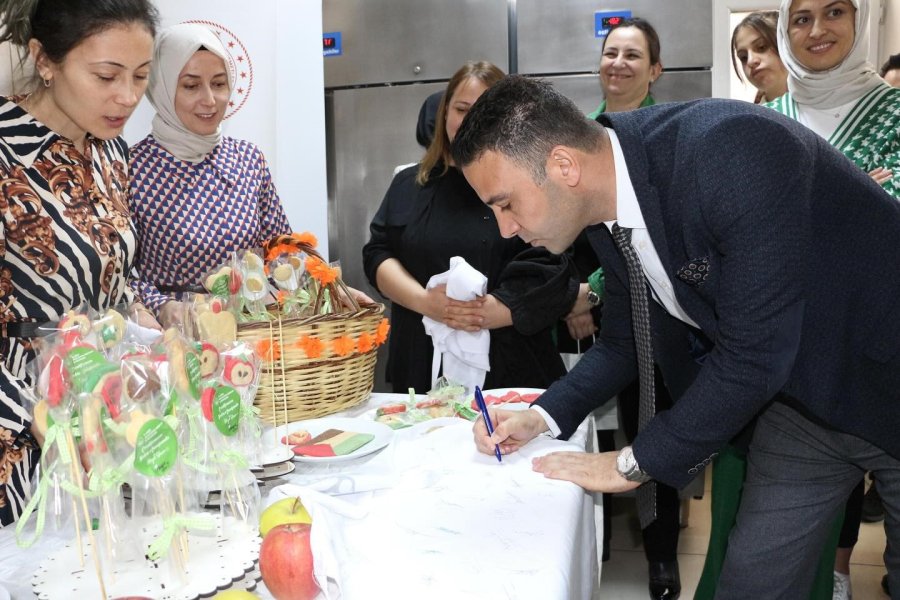 Niğde’de Çocuk Bakım Kuruluşlarında Kalan Çocuklar Hünerlerini Sergiledi.