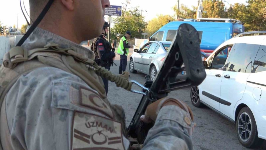 Aksaray’da 12 Aranan Şahıs Jandarma Ekiplerince Yakalandı