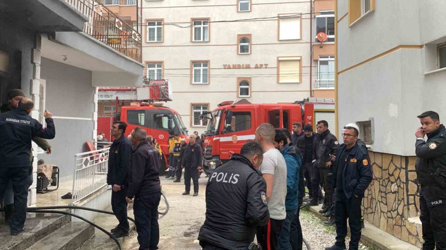 Karaman’da Evde Çıkan Yangında Kedilerini Kurtarıp Dışarıya Çıktılar