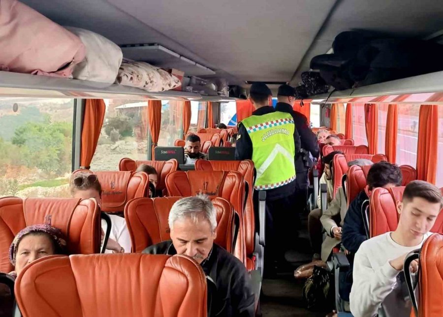 Mersin’de Kazalara Karşı Servis Ve Otobüslere Sıkı Denetim