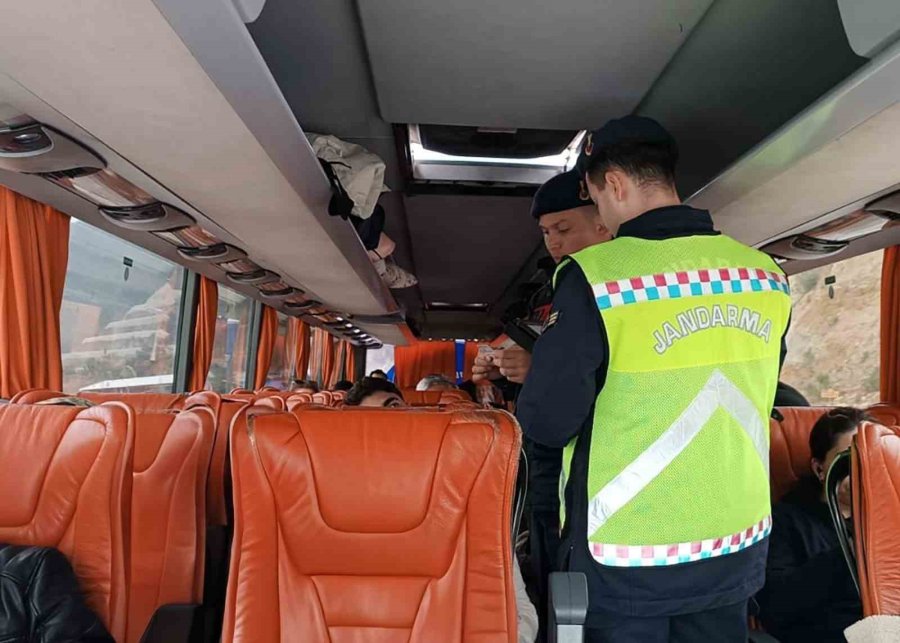 Mersin’de Kazalara Karşı Servis Ve Otobüslere Sıkı Denetim