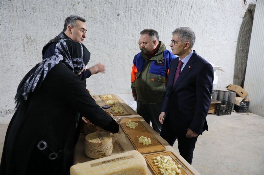 Niğde’nin Doğal Kaya Oyma Depoları Ekonomiye Katkı Sağlıyor