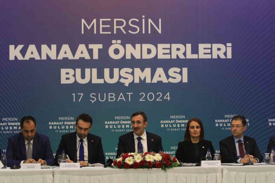 Cumhurbaşkanı Yardımcısı Yılmaz, Mersin’de Kanat Önderleriyle Bir Araya Geldi