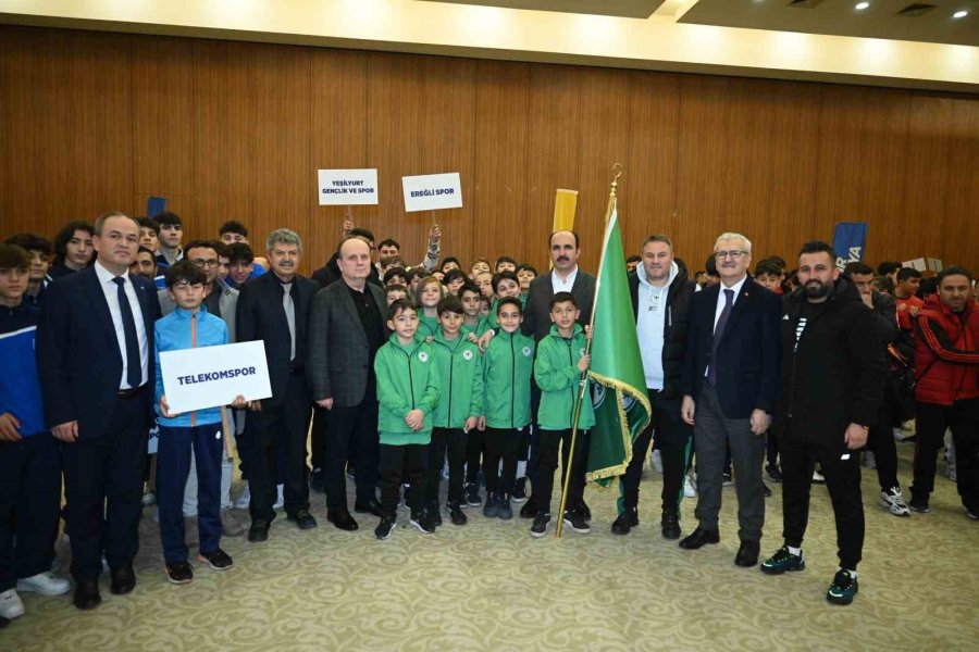 Konya Büyükşehir Amatör Spor Kulüplerine 7.5 Milyon Liralık Malzeme Desteğinde Bulundu