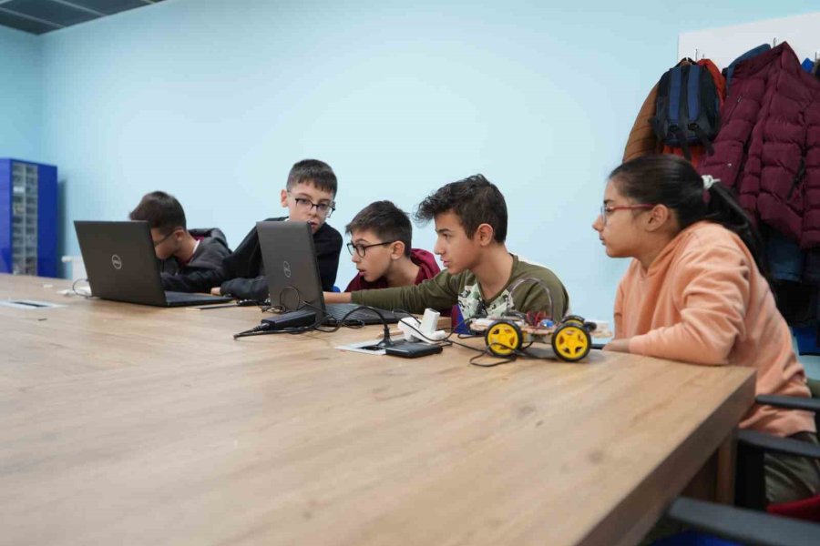 Geleceğin Bayraktarları Bu Atölyelerde Yetişiyor