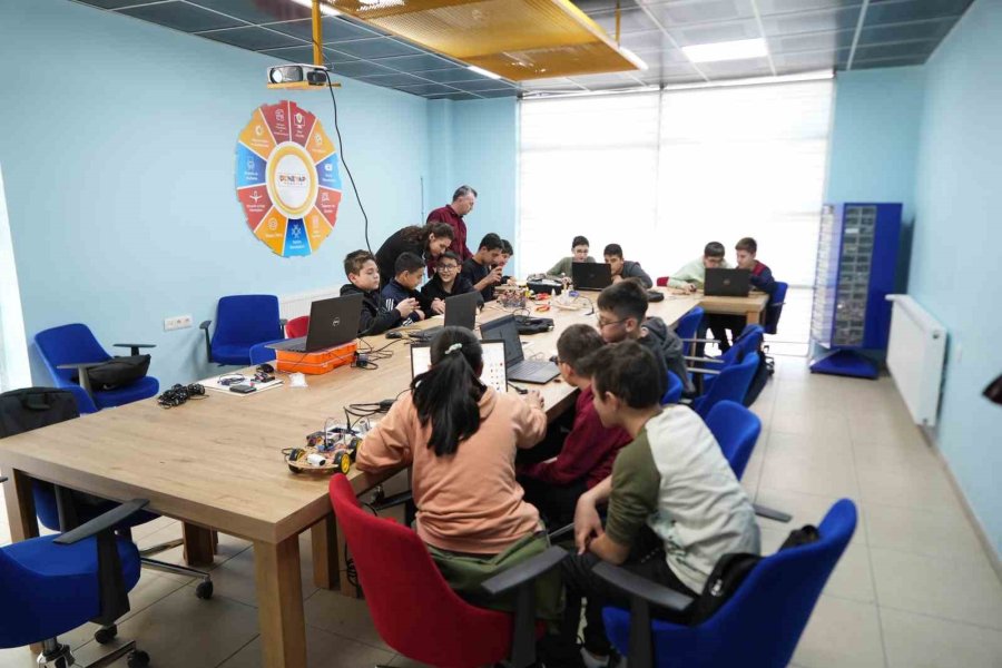 Geleceğin Bayraktarları Bu Atölyelerde Yetişiyor