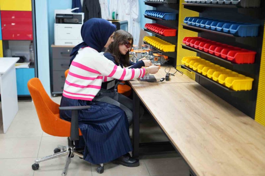 Geleceğin Bayraktarları Bu Atölyelerde Yetişiyor