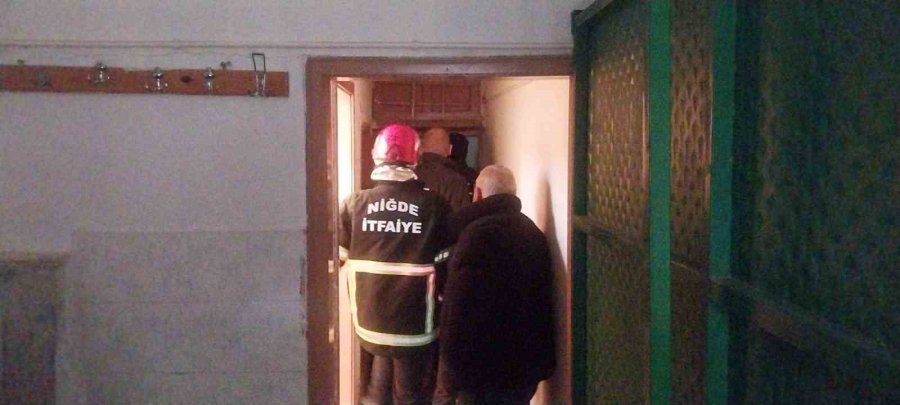 Cami Tuvaletine Giren Şahıs Kendini Yakmak İstedi