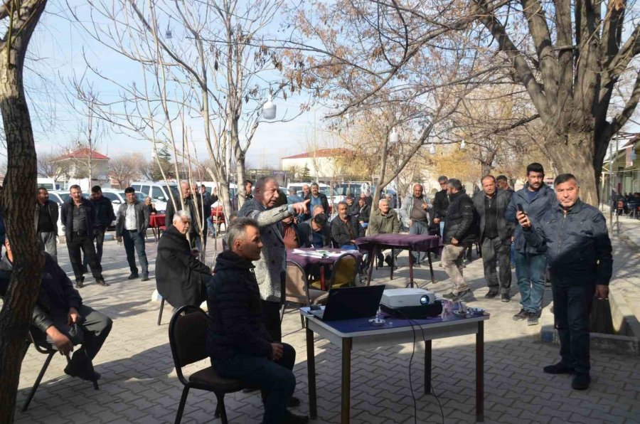 Üreticilere Gübreleme İle Zararlılarla Mücadele Eğitimi