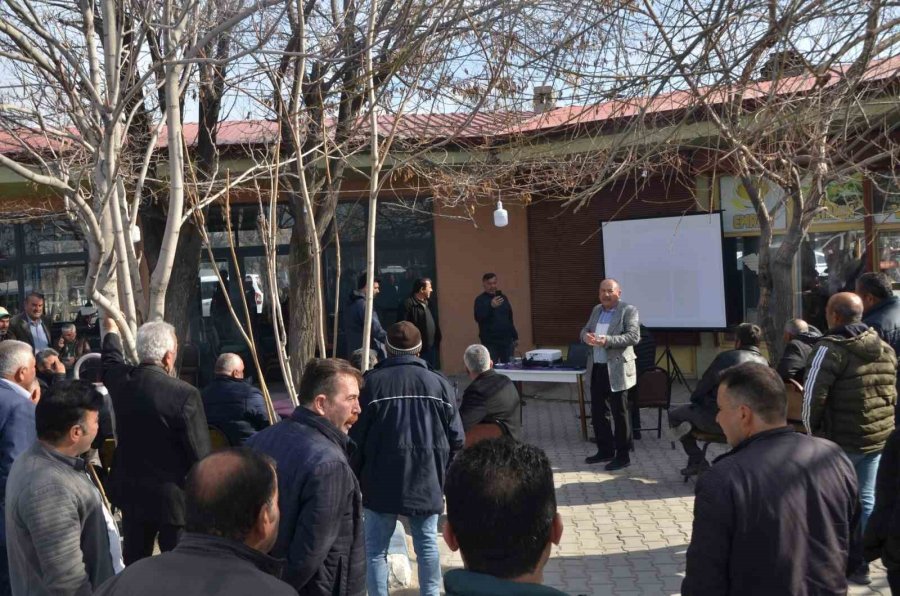 Üreticilere Gübreleme İle Zararlılarla Mücadele Eğitimi