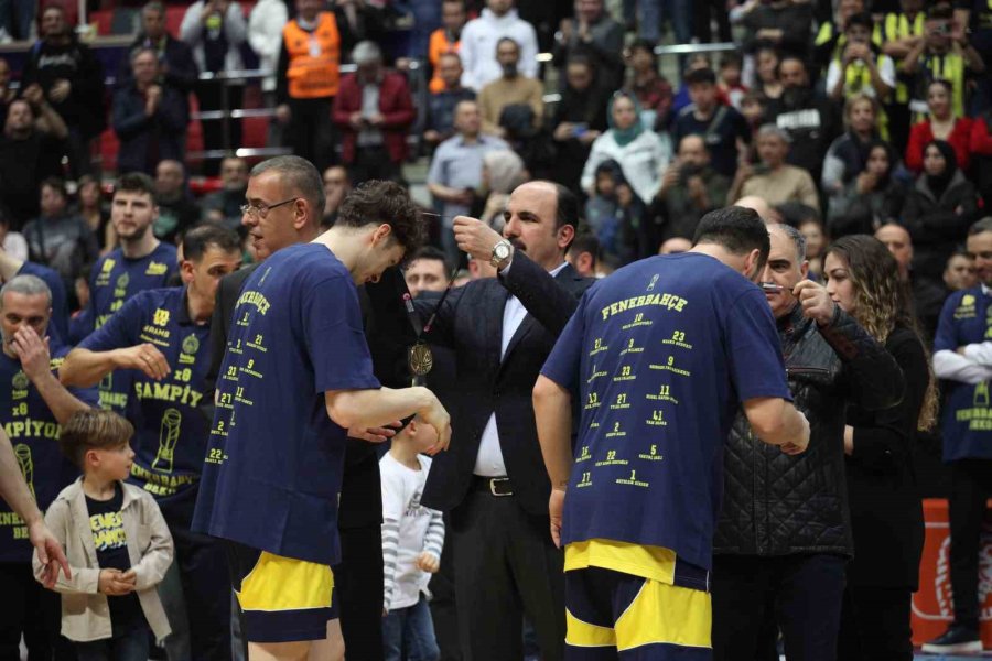 Türkiye Kupası Şampiyonu Fenerbahçe, Kupasını Aldı