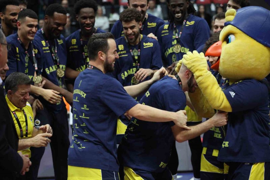 Türkiye Kupası Şampiyonu Fenerbahçe, Kupasını Aldı