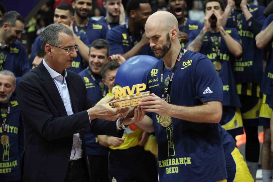 Türkiye Kupası Şampiyonu Fenerbahçe, Kupasını Aldı