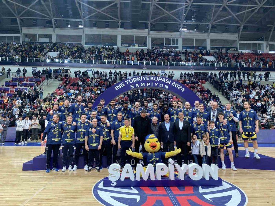 Türkiye Kupası Şampiyonu Fenerbahçe, Kupasını Aldı