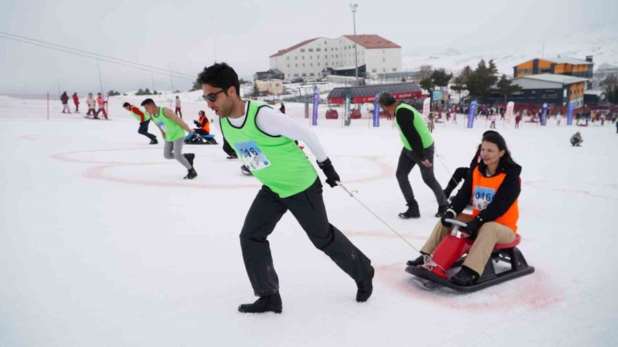 ‘artık Çekilmez Oldun’ Kızak Yarışmasında Eşler Doyasıya Eğlendi