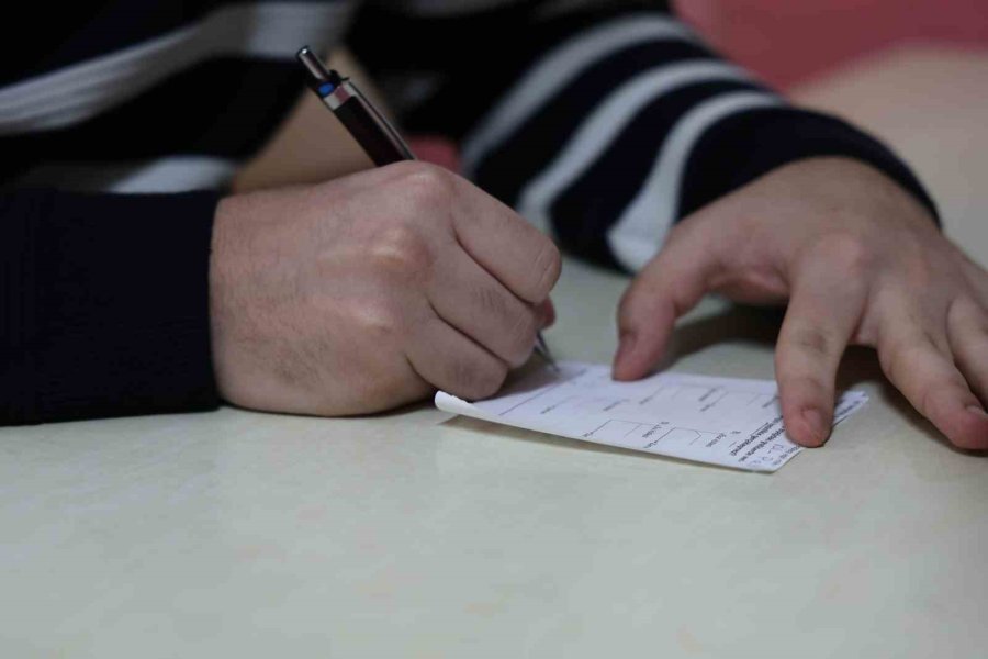 Öğrencilerin Çözemediği Sorular ’askıda Soru Pano’ İle Çözüm Buluyor