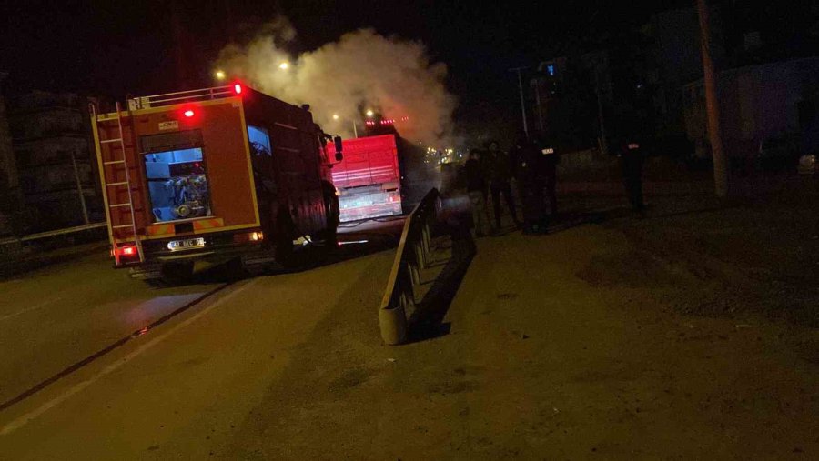 Fren Balataları Isınan Tır Yanmaktan Son Anda Kurtarıldı