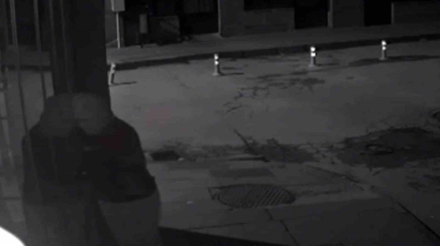 Tornavida İle Kapıyı Açan Kar Maskeli Hırsız Anbean Kamerada