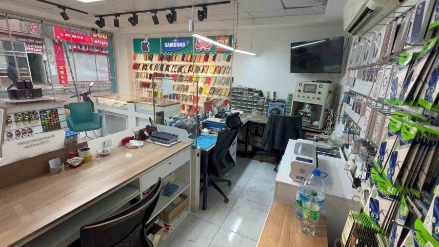 Tornavida İle Kapıyı Açan Kar Maskeli Hırsız Anbean Kamerada