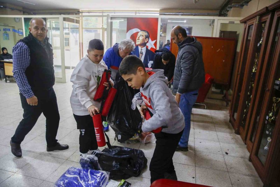 Antalya Büyükşehir’den Okullara Spor Malzemesi Desteği